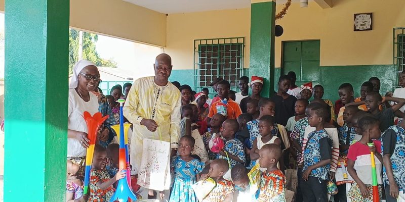 Savanes/Noël : la fondation Asaal offre des cadeaux aux enfants déplacés et démunis